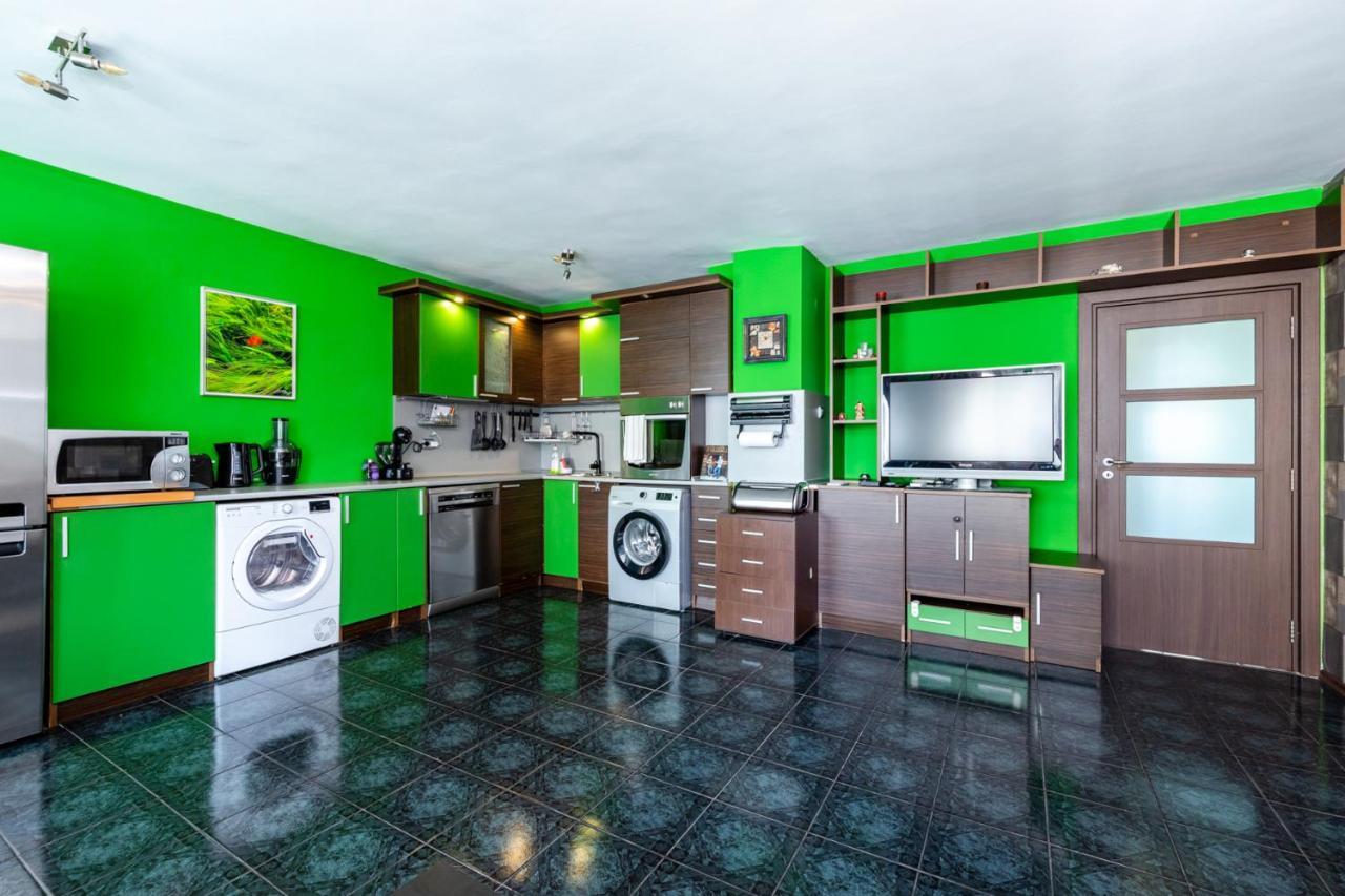 The Green Apartment - Free Parking Sofia Exterior photo